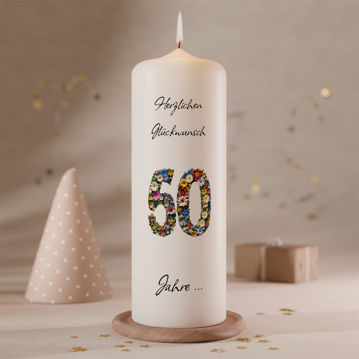 Personalisierte Jubiläumskerze in Weiß, Größe 200 × 70 mm, mit individueller Jubiläumszahl, Name und Wunschtext.