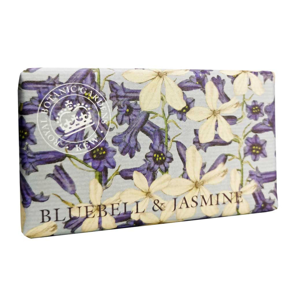 Seife in hochwertigem Papier mit floralem Design aus Glockenblumen und Jasmin, Aufschrift: Bluebell & Jasmine.