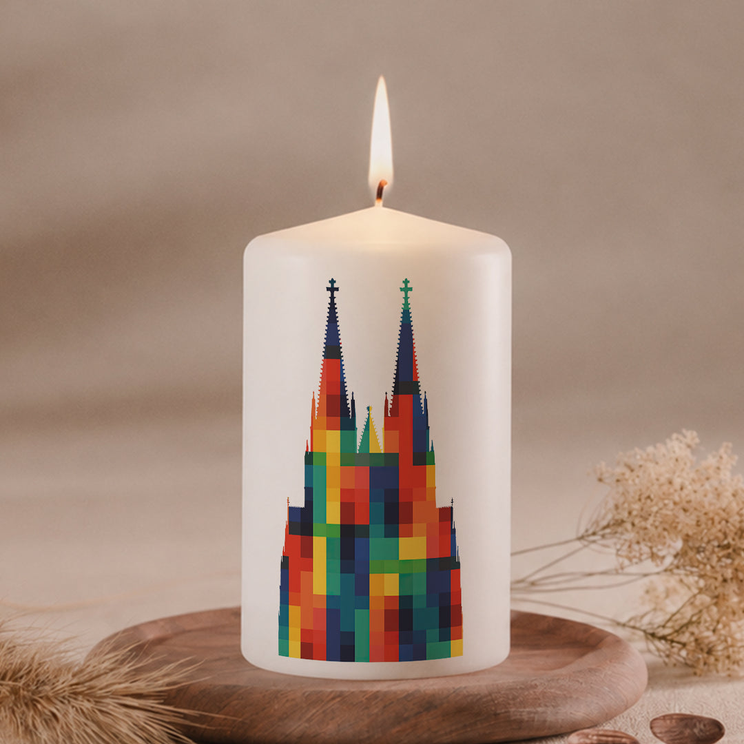 Kölner Dom Kerze mit buntem Pixelmotiv, 100 × 60 mm