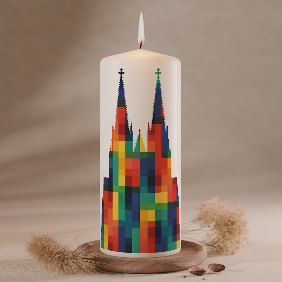 Kölner Dom Kerze mit buntem Pixelmotiv, 150 × 60 mm