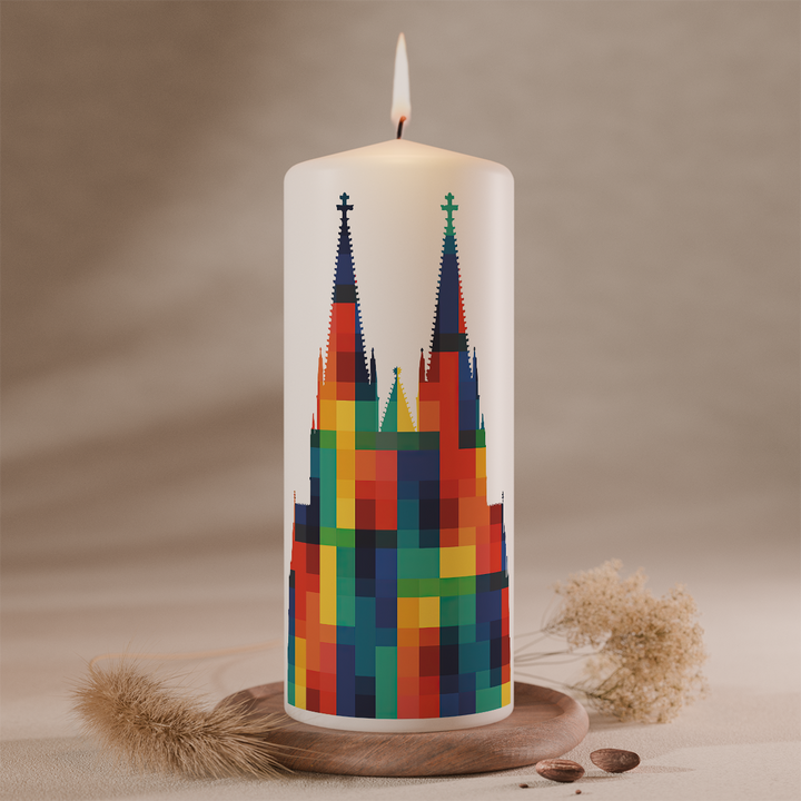 Kölner Dom Kerze mit buntem Pixelmotiv, 150 × 60 mm