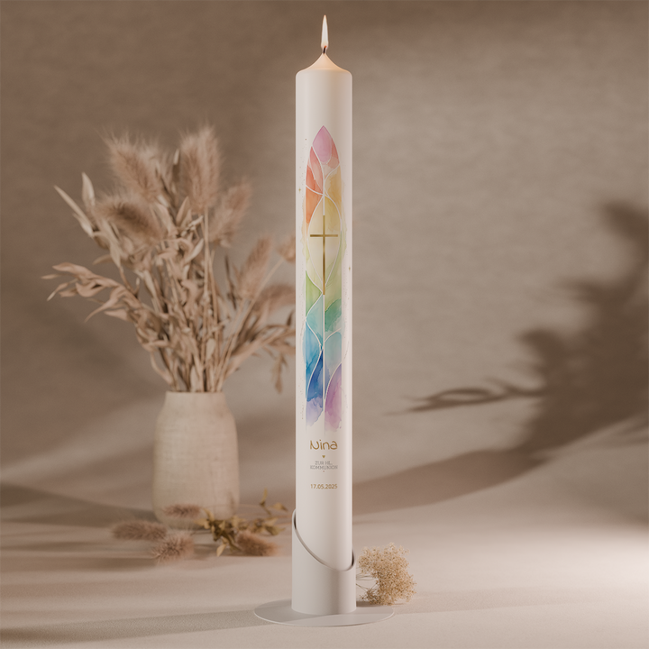 Personalisierte Kommunionskerze 40 × 4 cm mit bunter Aquarellfeder, goldenem Kreuz, Name und Datum