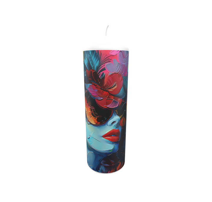 Künstlerkerze mit blauen und roten Flammenformen im abstrakten Design
