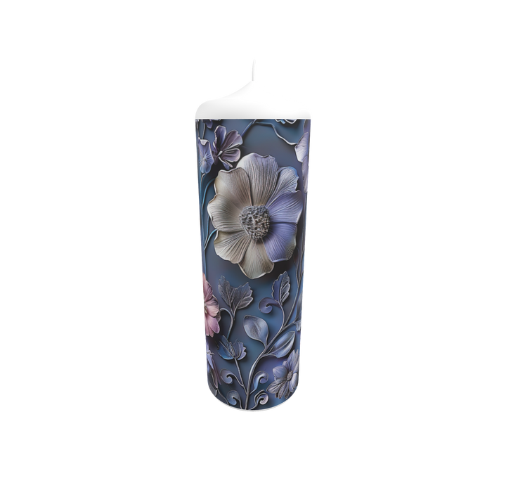 Künstlerkerze mit Blumenmuster in kräftigen Farben auf dunklem Hintergrund