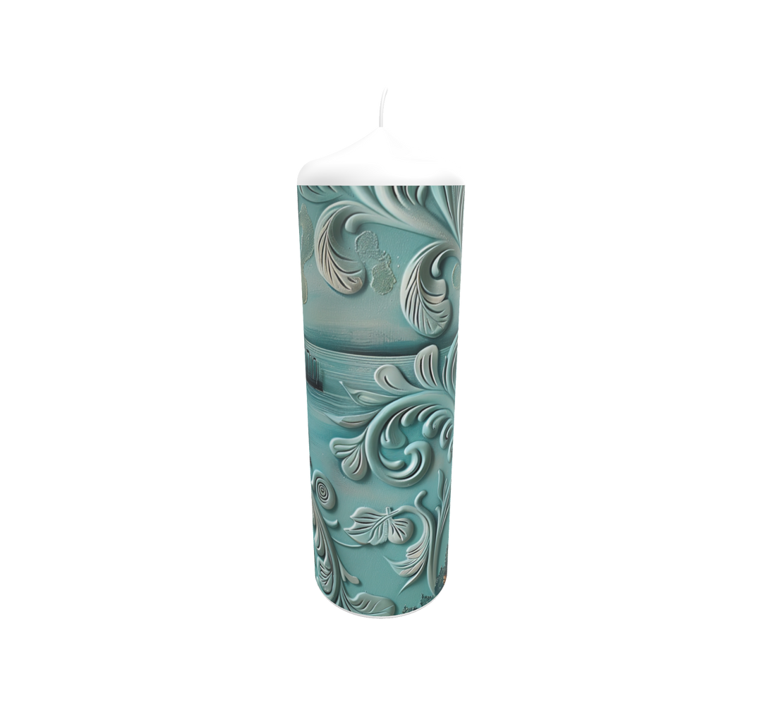 Künstlerkerze mit spiralförmigen Ornamenten in grün-blauer Wellenform
