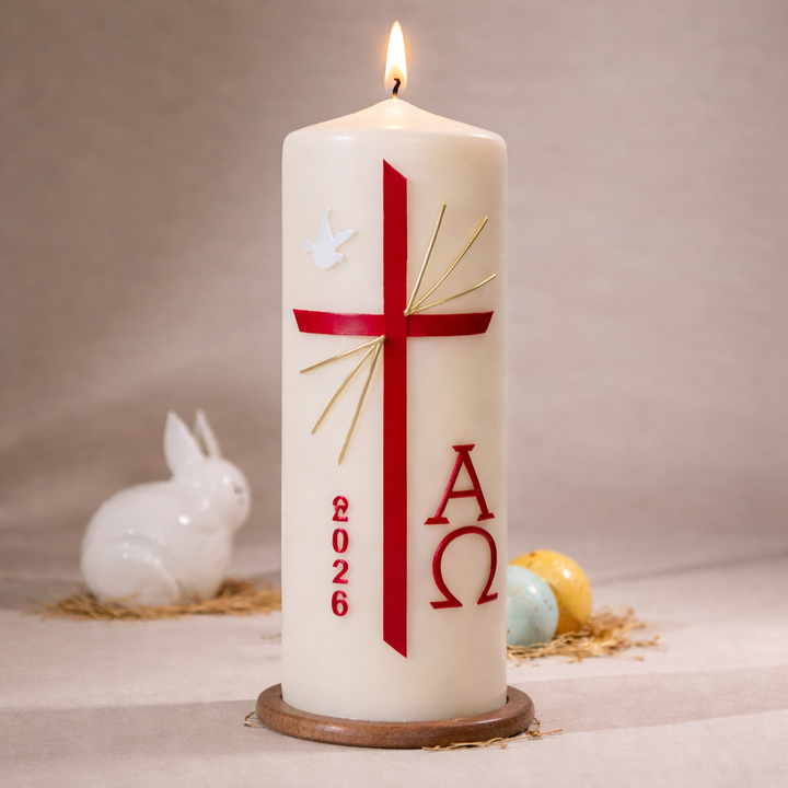 Osterkerze 2026 mit schlichtem rotem Kreuz