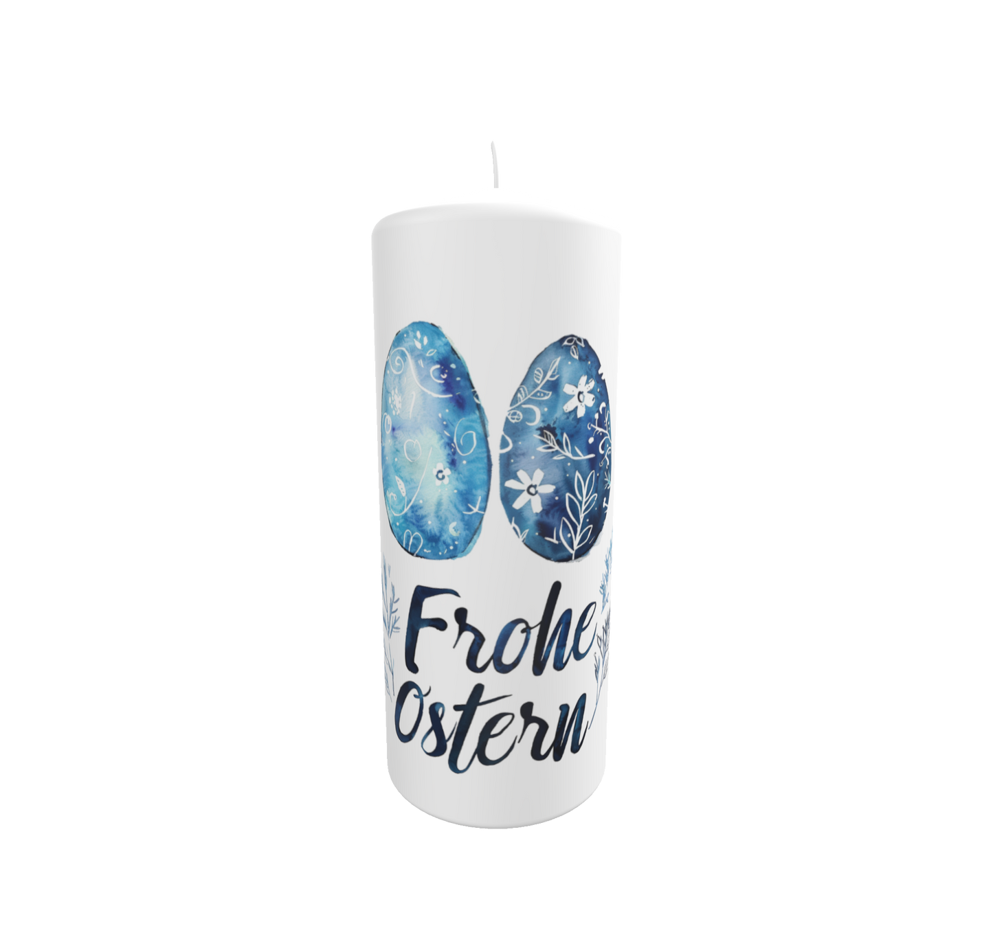 Weiße Osterkerze mit zwei blau verzierten Ostereiern und dem Schriftzug „Frohe Ostern“ in moderner Handschrift