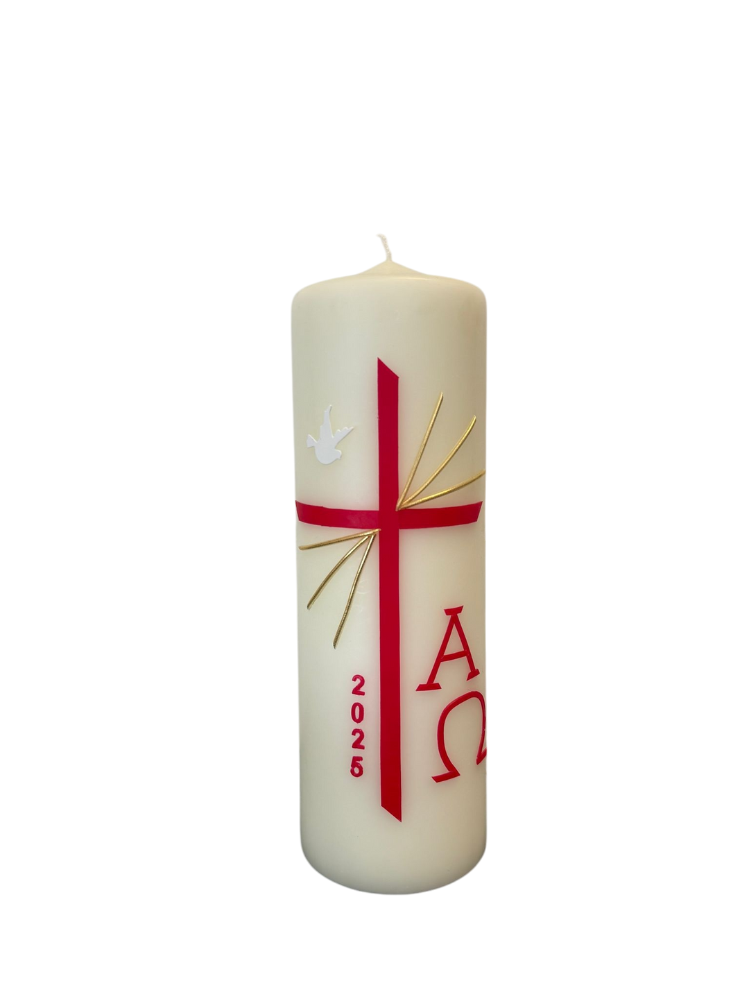 Osterkerze mit rotem Kreuz und Alpha-Omega-Symbol auf weißem Hintergrund