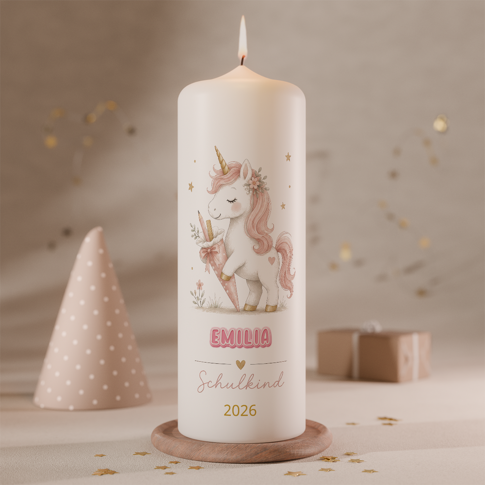 Personalisierte Einschulungskerze mit Einhorn und Schultüte, Name und Schuljahr als liebevolles Geschenk zur Einschulung.