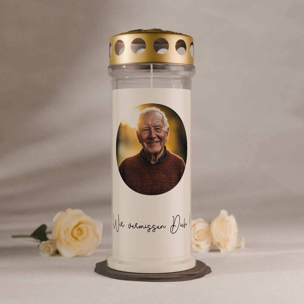 Personalisierte Gedenkkerze mit Foto eines Verstorbenen als Licht der Erinnerung