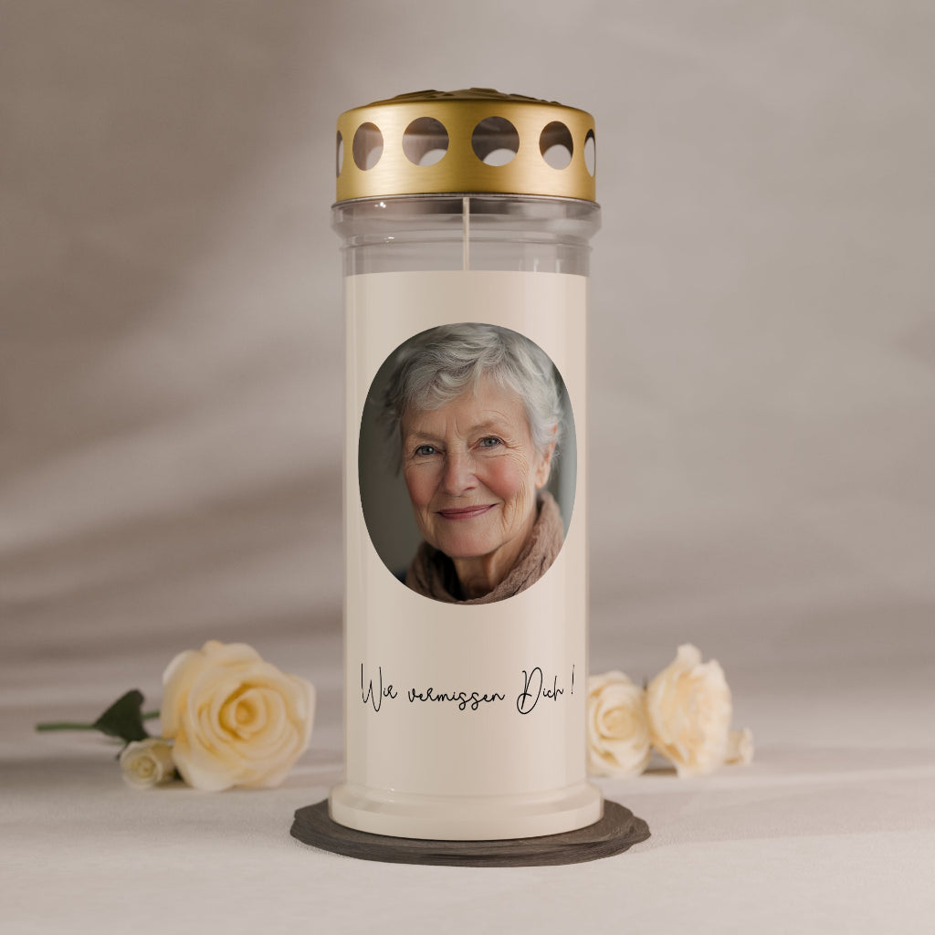 Personalisierte Gedenkkerze mit Foto als Licht der Erinnerung zur Trauerbewältigung