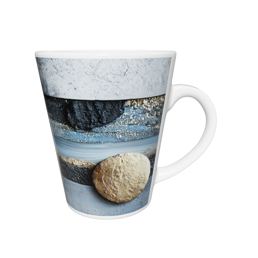 „Latte-Tasse konisch mit abstraktem Motiv in Blau, Schwarz und Gold, inspiriert von Bauhaus & moderner Kunst“