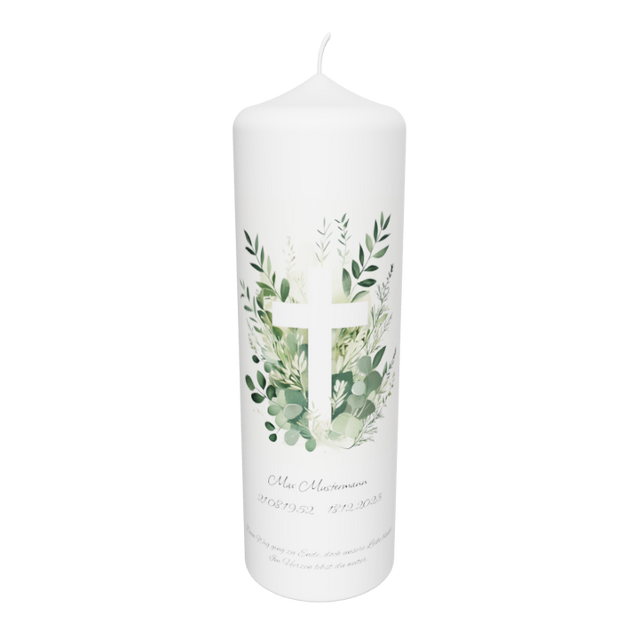 Freigestellte weiße Trauerkerze mit Kreuz und Eukalyptuszweigen – Symbol für Glaube, Hoffnung und Erinnerung.