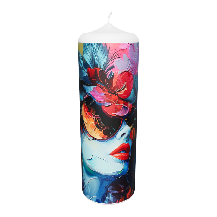 Künstlerkerze mit abstrakter Frauenfigur in Blau- und Rottönen, kombiniert mit floralen Formen.