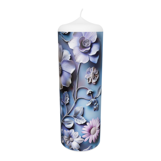 Künstlerkerze mit Blumenmuster in kräftigen Farben auf dunklem Hintergrund