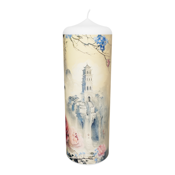 Künstlerkerze mit Vogel, Rosen und Waldlandschaft in sanfter Farbgebung.