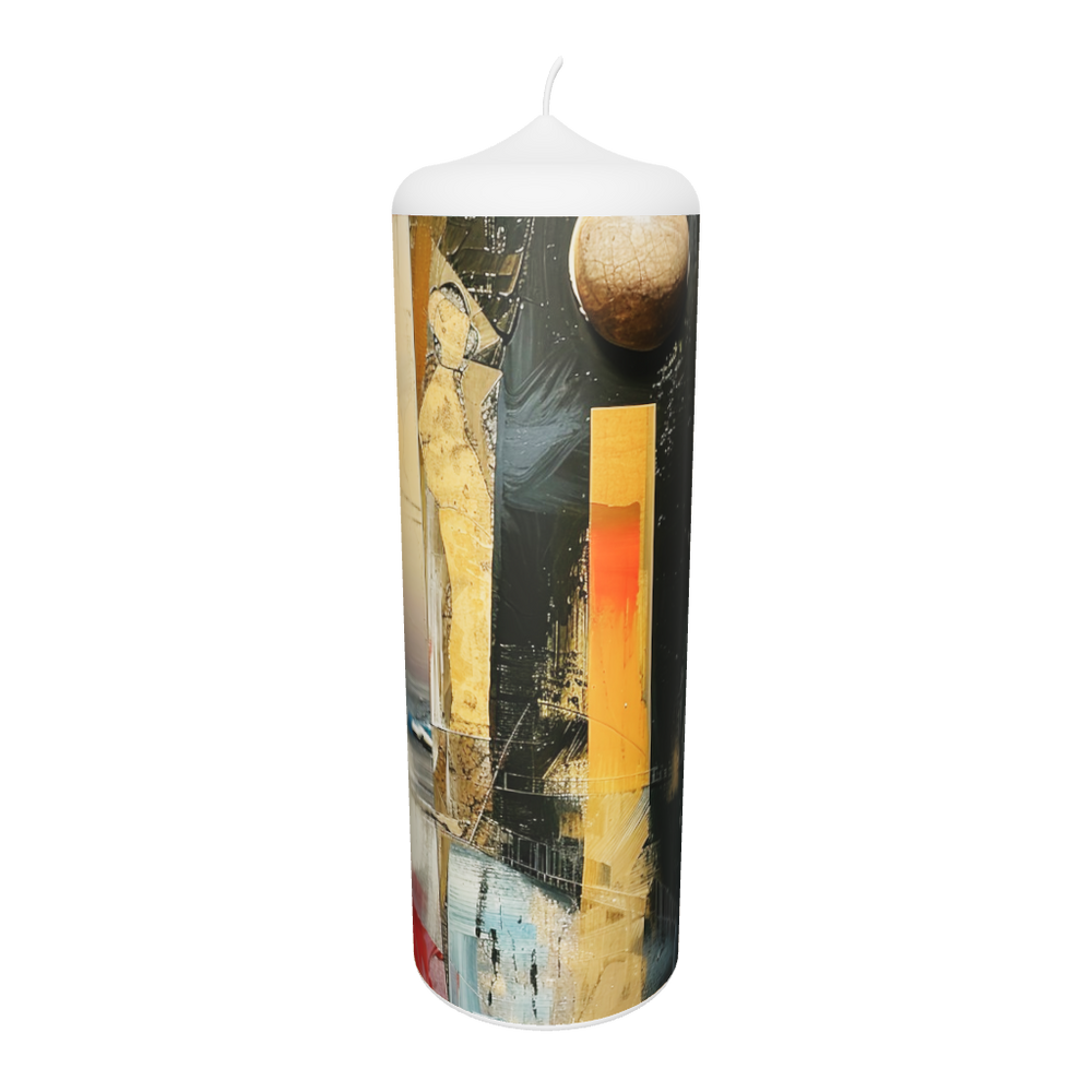 Künstlerkerze mit klassischer Figur, gebrochen in linearen Formen und zarten Lichtstrukturen – Sinnbild für Ruhe und innere Sammlung.