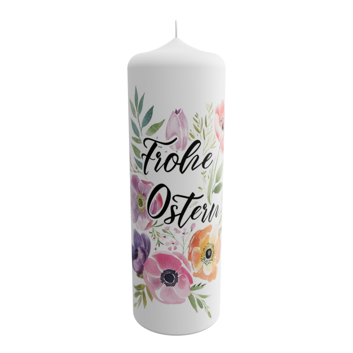 Weiße Osterkerze mit bunten Aquarellblumen und dem Schriftzug „Frohe Ostern“ in eleganter Handschrift