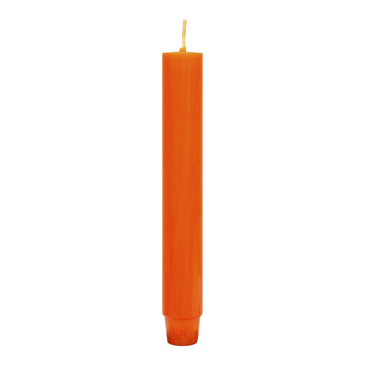 Spitzkopf-Stabkerze in orange durchgefärbt, freigestellt
