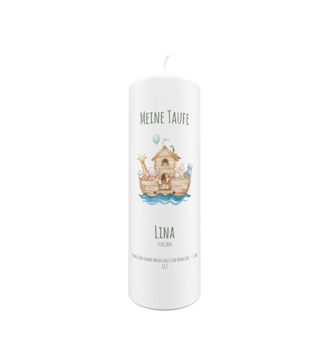 Handgefertigte Taufkerze mit Arche-Noah-Motiv, Name Lina und Datum 11. Mai 2024, mit liebevoller Tierillustration in Pastelltönen.