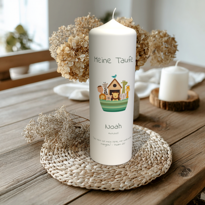 Personalisierte Taufkerze mit Arche-Noah-Motiv und Bibelvers – Geschenk zur Taufe