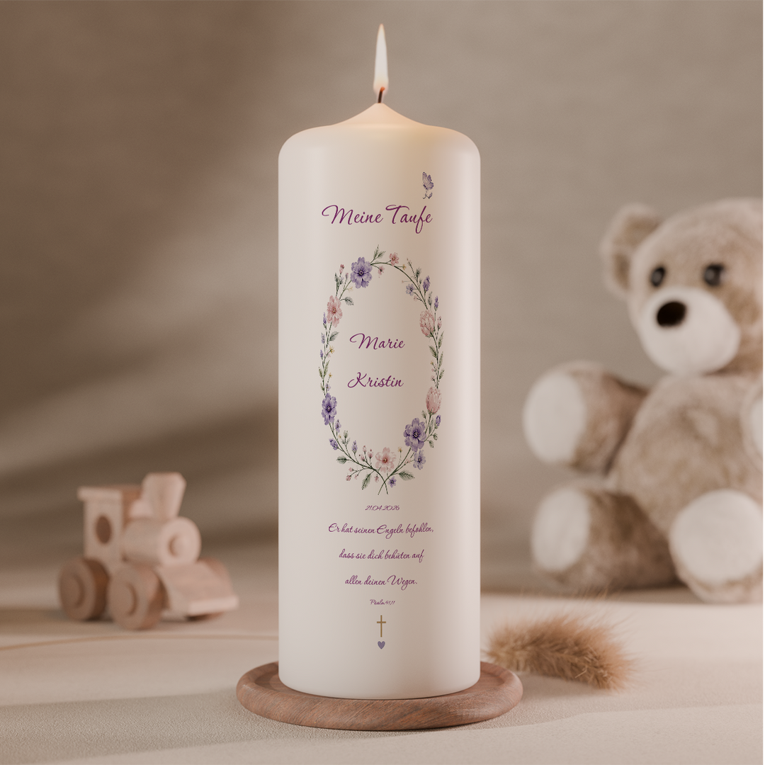 Taufkerze Blumenkranz Flieder personalisiert in 200 × 70 mm
