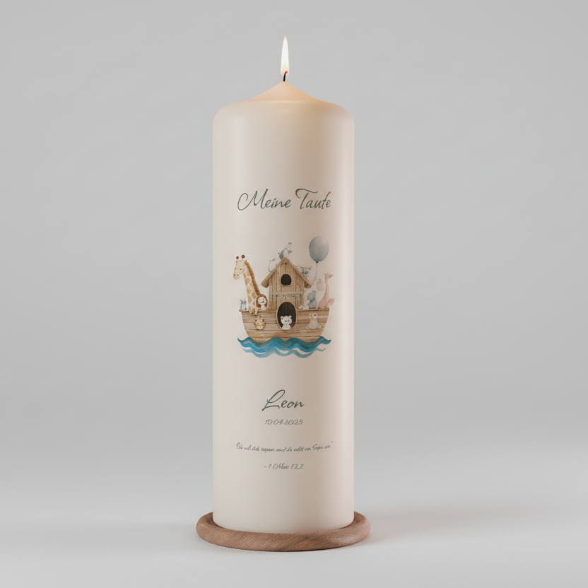 Personalisierte Taufkerze mit Arche-Noah-Motiv und Tieren im Hochformat, Name Leon und Taufdatum