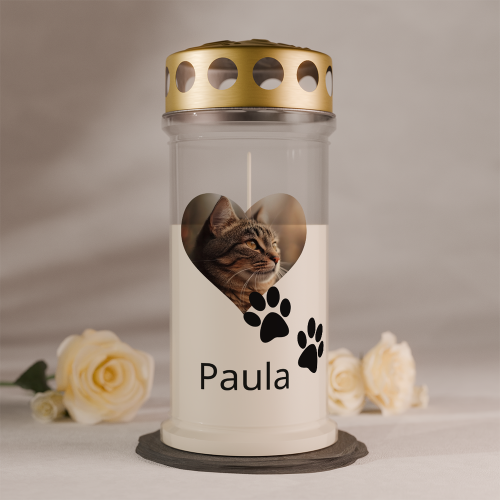 Tiergedenkerze mit Herz- und Pfotenmotiv als stilles Licht der Erinnerung