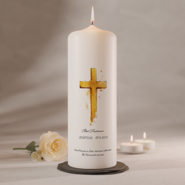 Trauerkerze mit goldenem Kreuz im Aquarellstil in ruhiger Gedenkatmosphäre