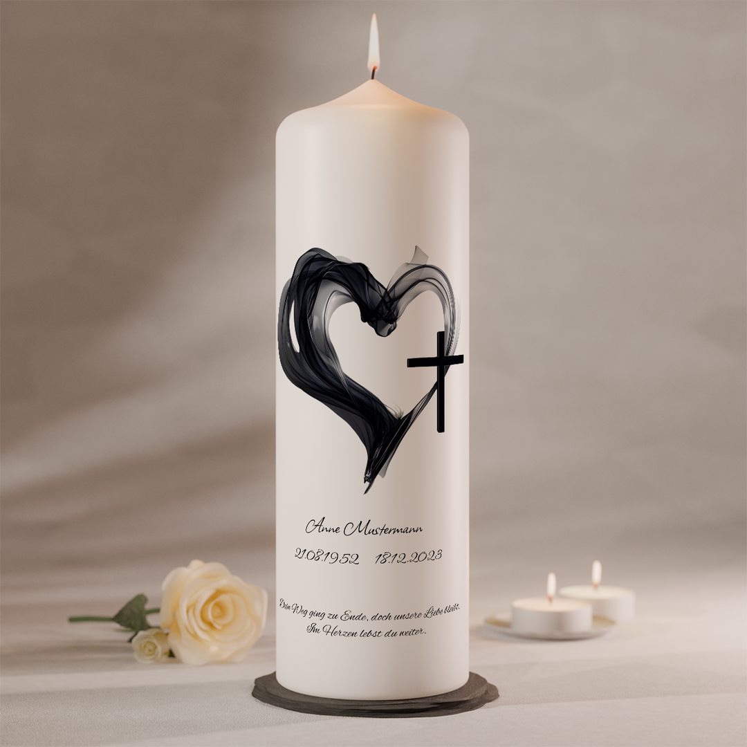 Trauerkerze mit Herzlinie und Kreuz als Symbol für Liebe und Erinnerung