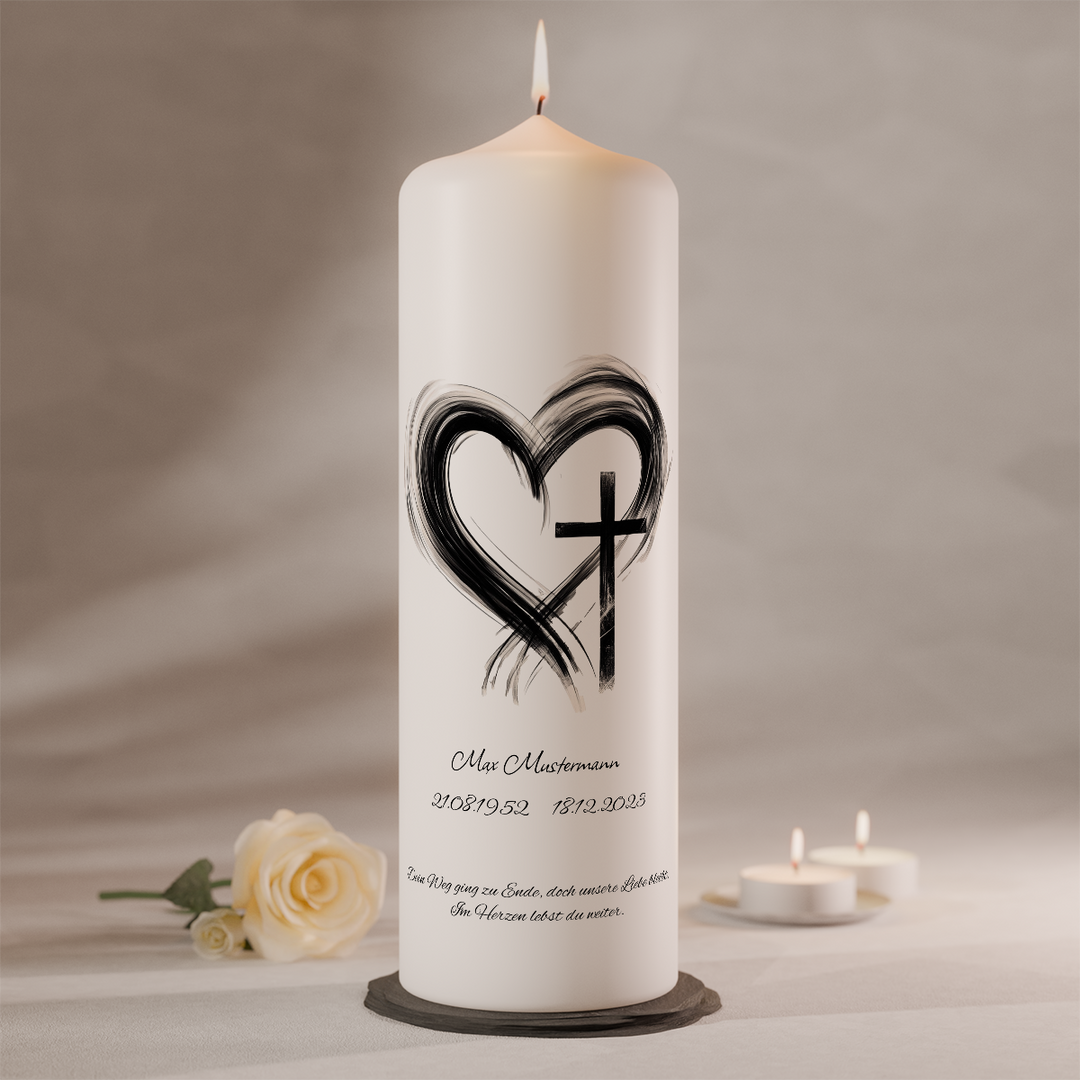 Trauerkerze mit Herzlinie und Kreuz als Symbol für Liebe, Glauben und Erinnerung