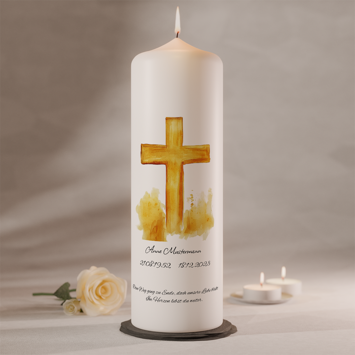 Trauerkerze mit goldenem Kreuz in Aquarelloptik als Symbol für Hoffnung und Erinnerung