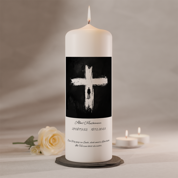Personalisierbare Gedenkkerze mit weißem Kreuz auf schwarzem Kerzendesign