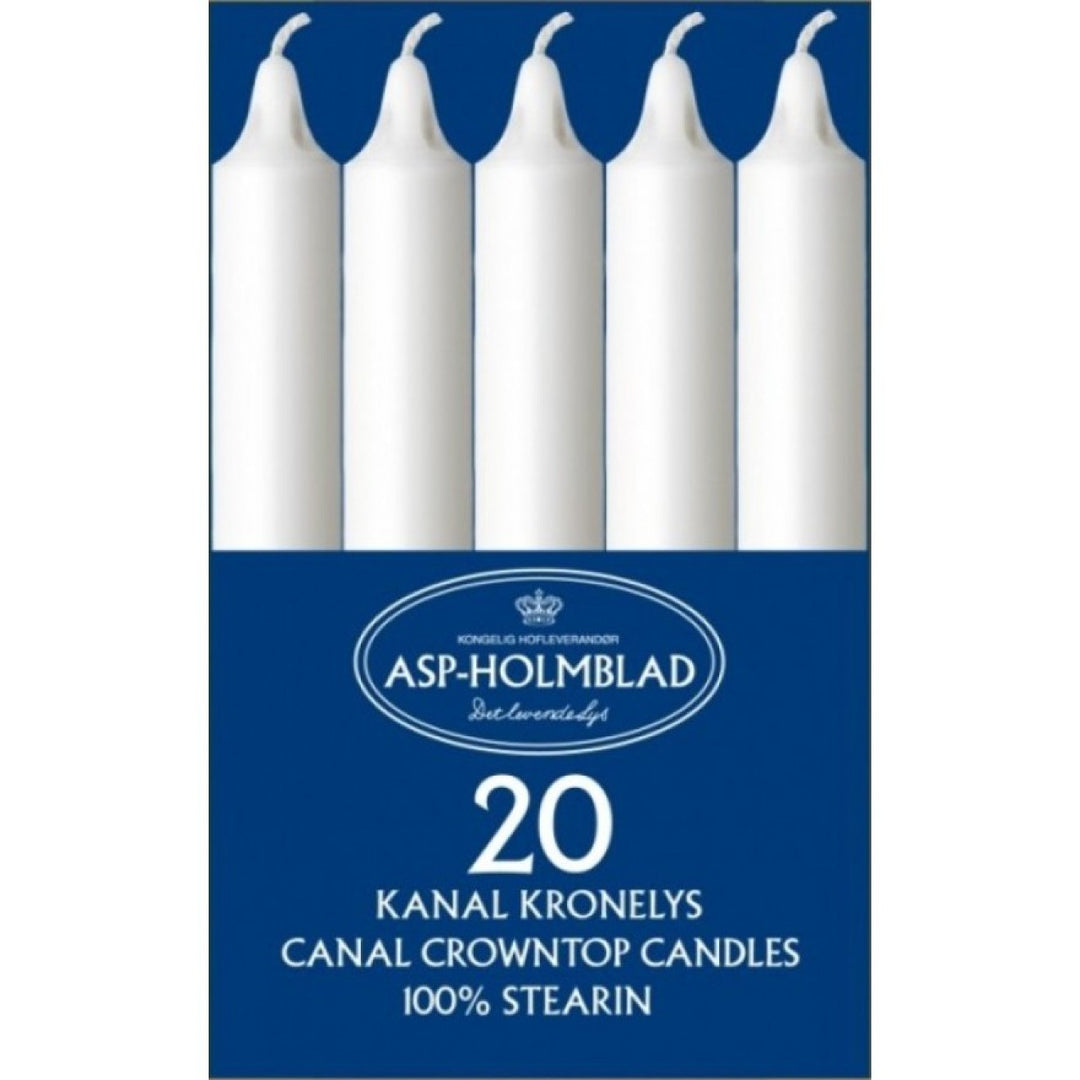 Verpackung mit 20 weißen Kronkerzen aus 100 % Stearin von ASP-HOLMBLAD, in blau-weißer Box mit Sichtfenster.